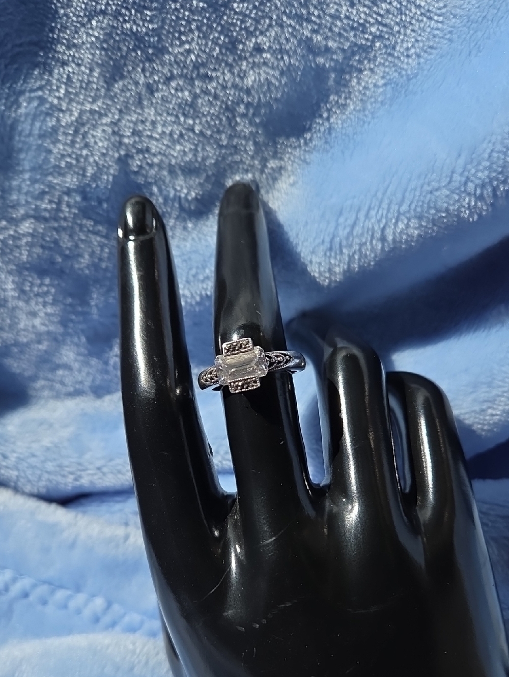 Vintage Serling silver ring featuring Marcasite Sizes 7           Pre _ Owned